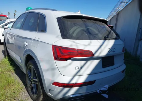 2021 Audi Q5 Premium Plus 55 Tfsi E Quattro S Tronic z USA, uszkodzony, nr VIN WA1E2AFY3M2043058